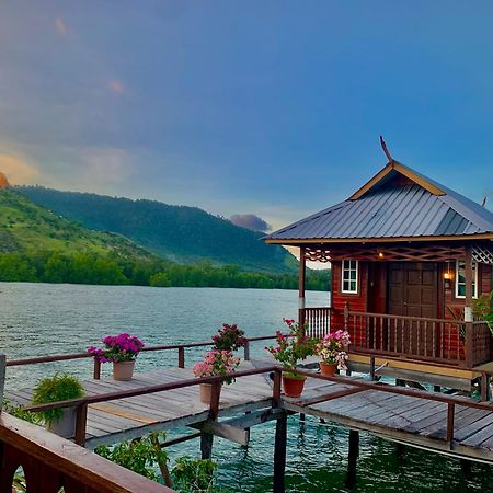Parapat Water Village Resort Semporna Eksteriør billede