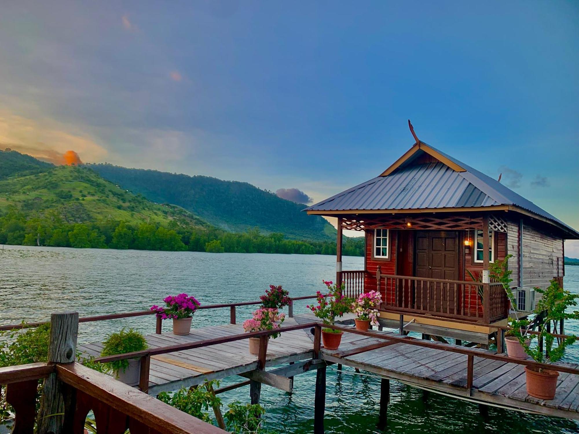 Parapat Water Village Resort Semporna Eksteriør billede