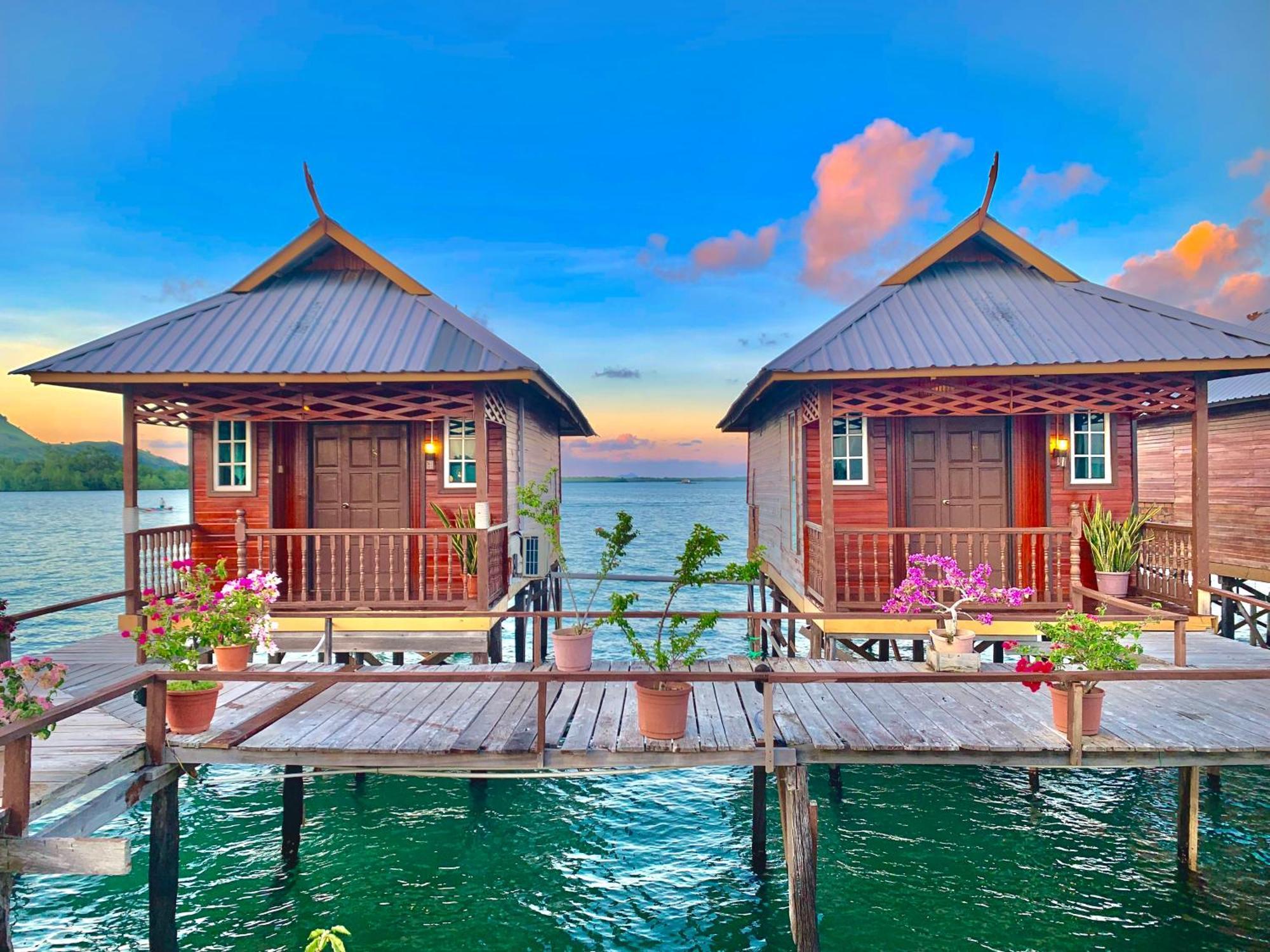 Parapat Water Village Resort Semporna Eksteriør billede
