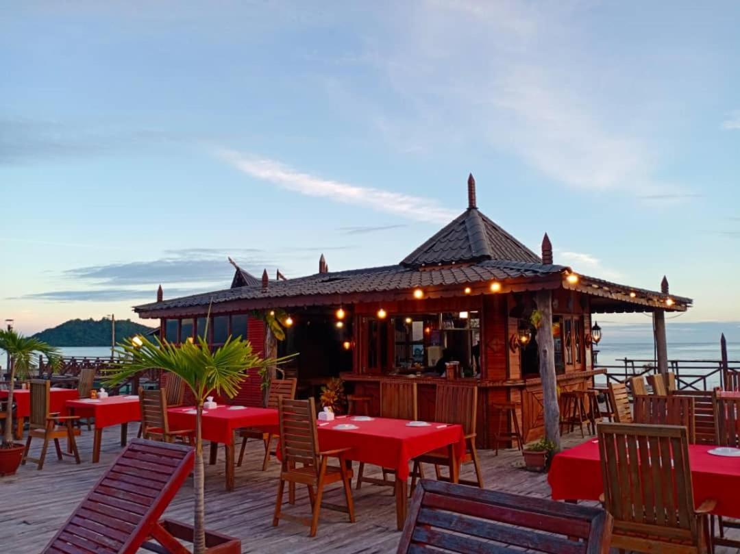 Parapat Water Village Resort Semporna Eksteriør billede