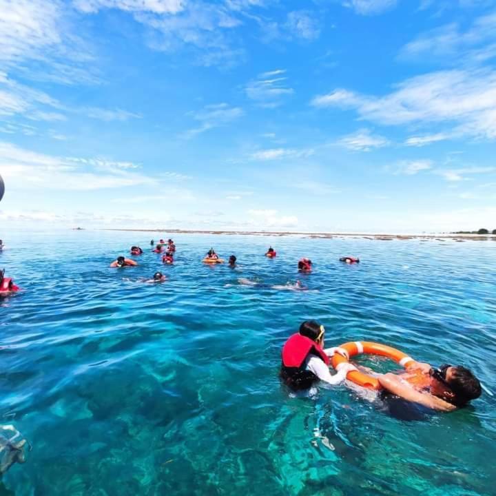 Parapat Water Village Resort Semporna Eksteriør billede