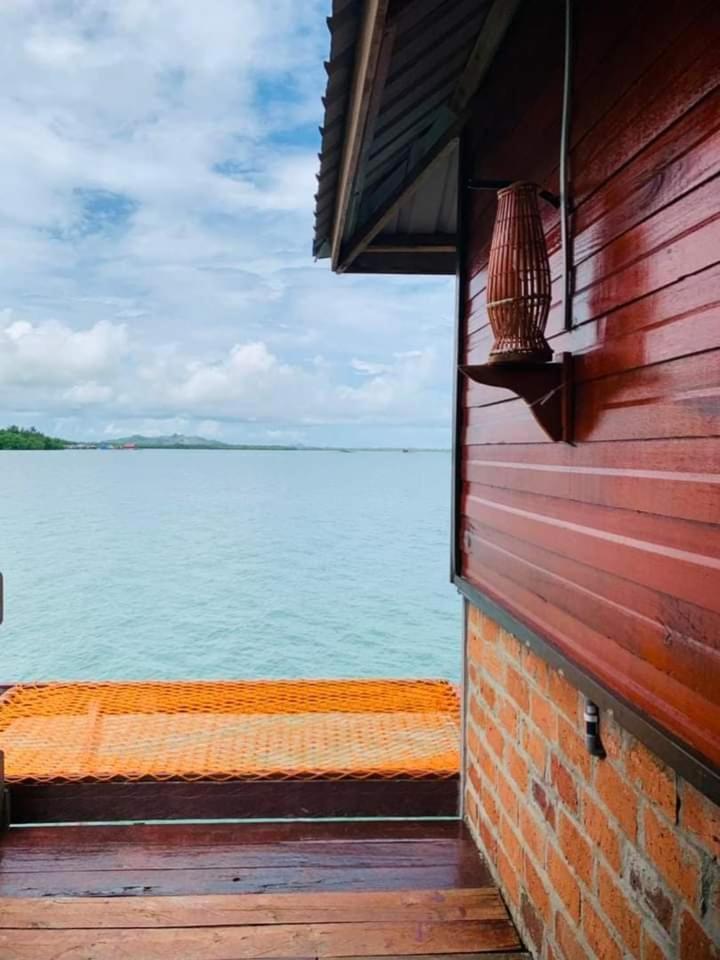 Parapat Water Village Resort Semporna Eksteriør billede