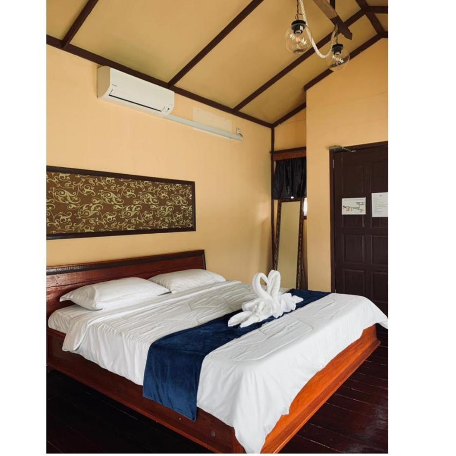 Parapat Water Village Resort Semporna Eksteriør billede